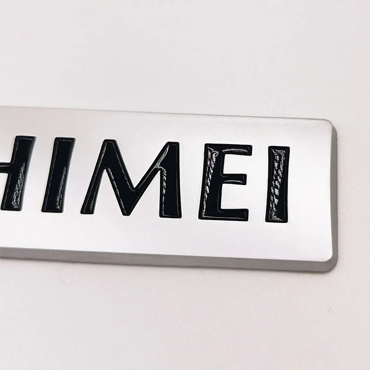 Logotipo en relieve en 3D de plástico ABS
