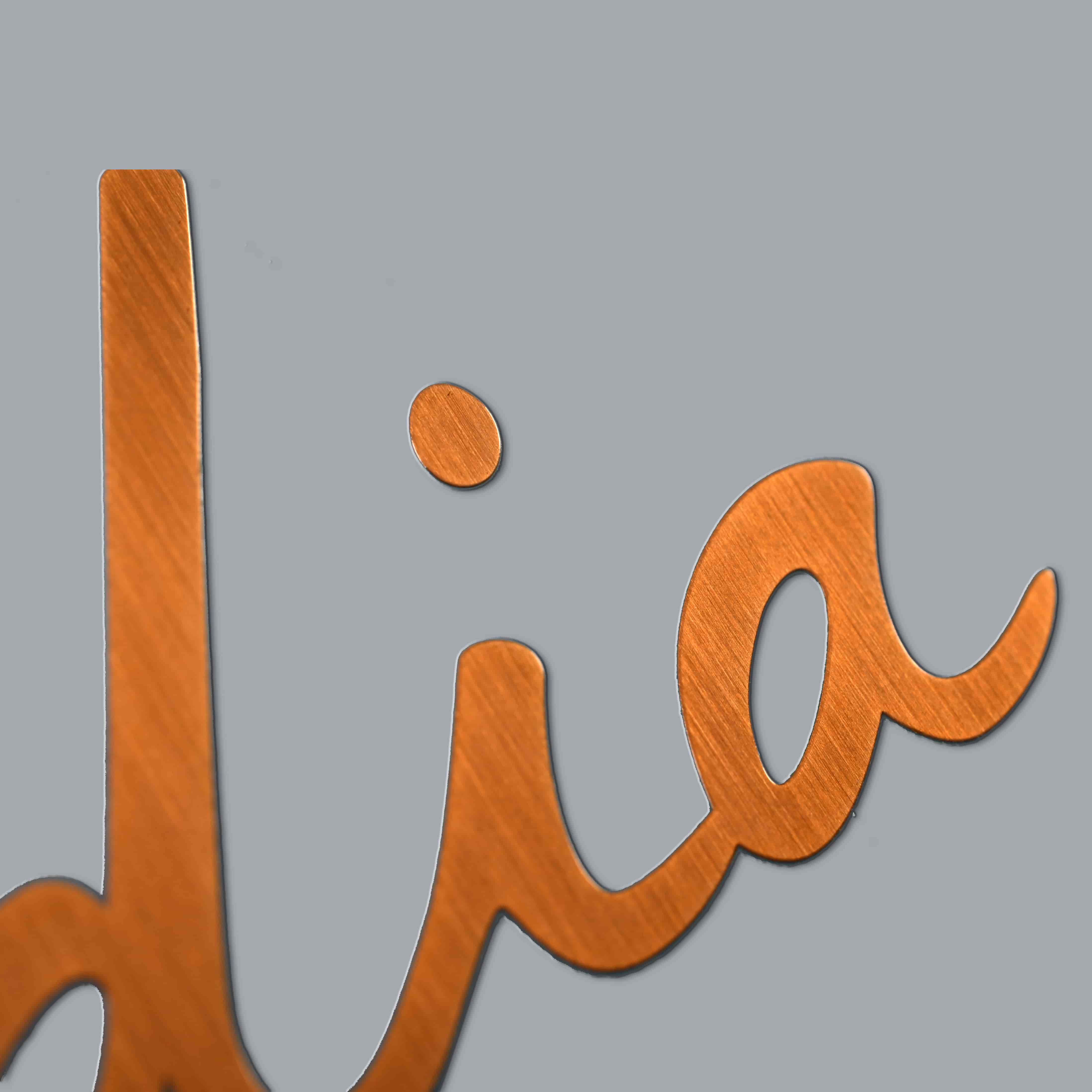 Logotipo de electroformado adhesivo de níquel en relieve