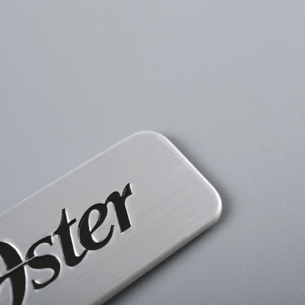 Logo grabado metal Tags