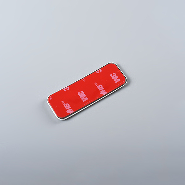 Logo grabado metal Tags