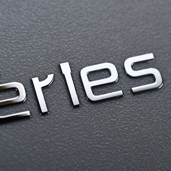 Etiqueta engomada del metal del logotipo de la marca 3D