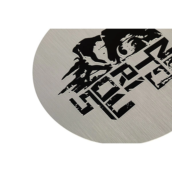 Etiqueta en relieve de aluminio
