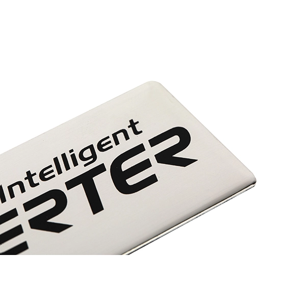Marca de letrero con logotipo de aluminio