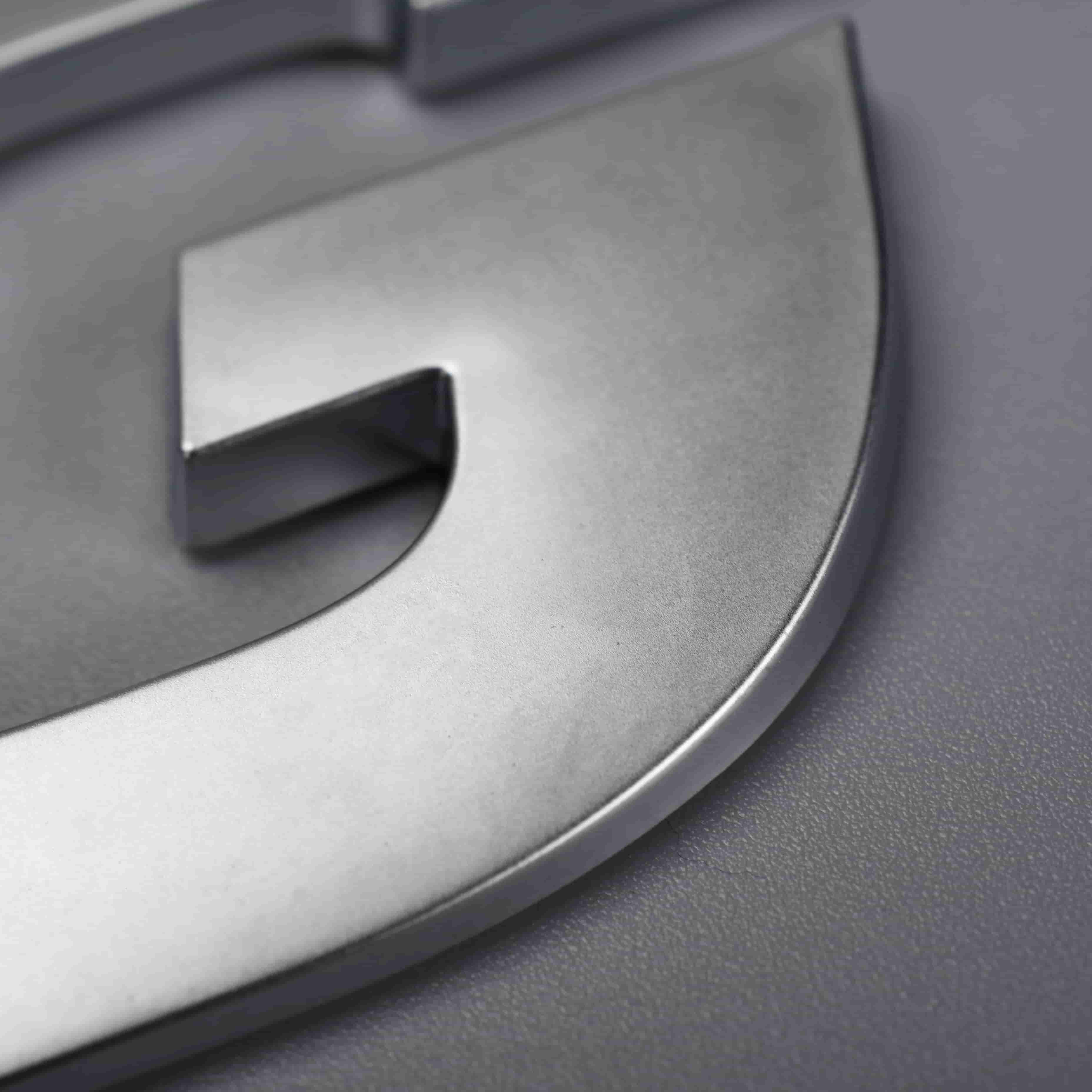 Logotipo de emblema de coche con letras 3d
