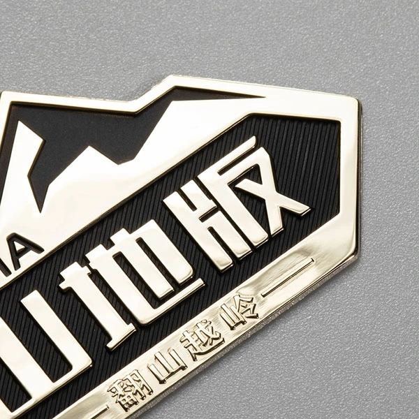Logotipo de marca metálico personalizado Insignia cromada 3D adhesiva para motor automático