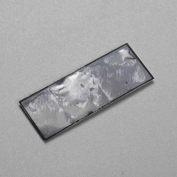 Etiqueta electrochapada con níquel 3D de alta precisión con superficie de plata mate