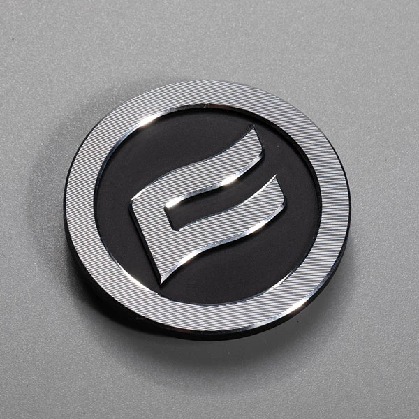 Etiquetas metálicas con logotipo