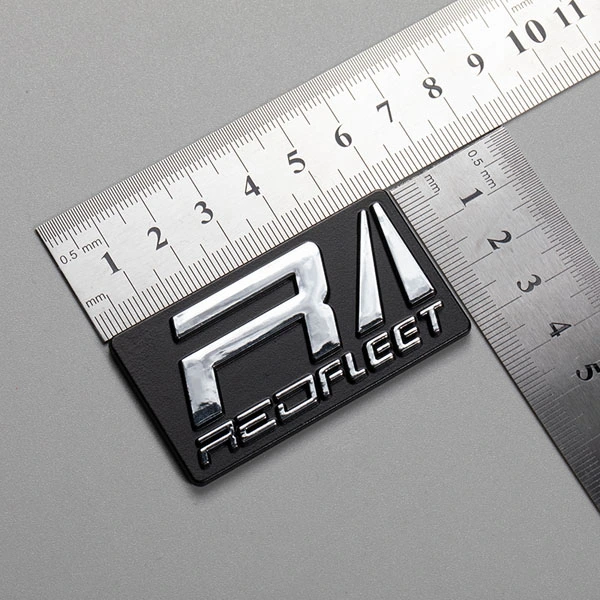 Insignia de aparato eléctrico con etiqueta grabada en relieve 3D de ABS de grado industrial
