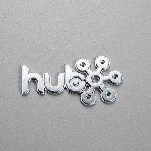 Etiqueta ABS con logotipo cromado