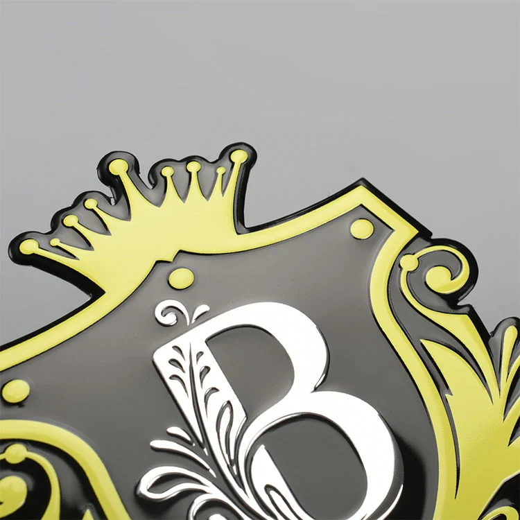 Etiqueta de metal con logotipo