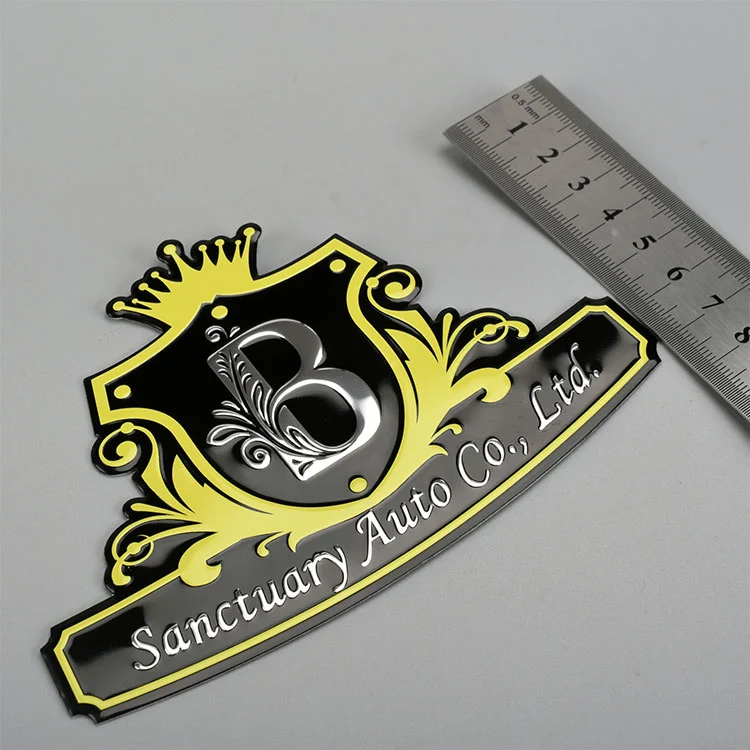 Etiqueta de metal con logotipo