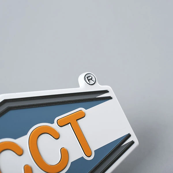 Logotipo de metal para embalaje premium