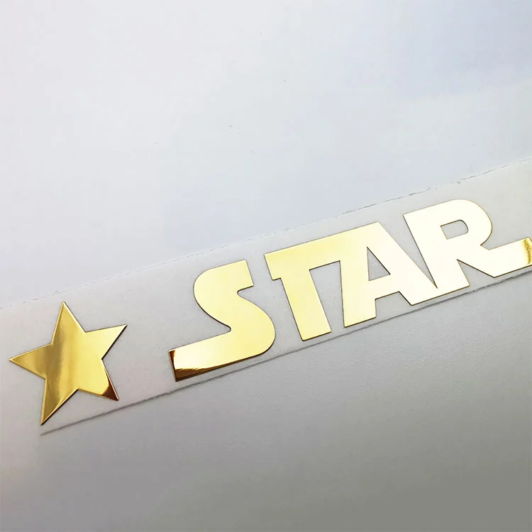 Logotipo de cromo de oro Sricker