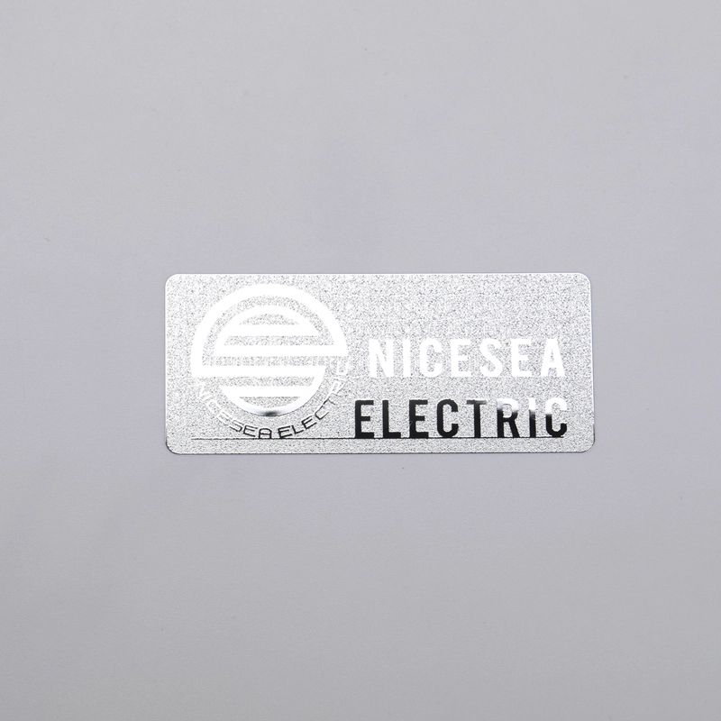 Etiqueta adhesiva con logotipo plateado cromado y níquel con adhesivo 3M
