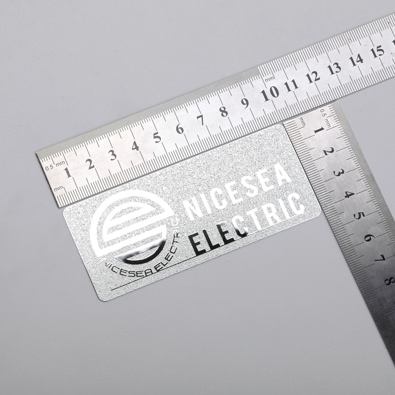 Etiqueta adhesiva con logotipo plateado cromado y níquel con adhesivo 3M