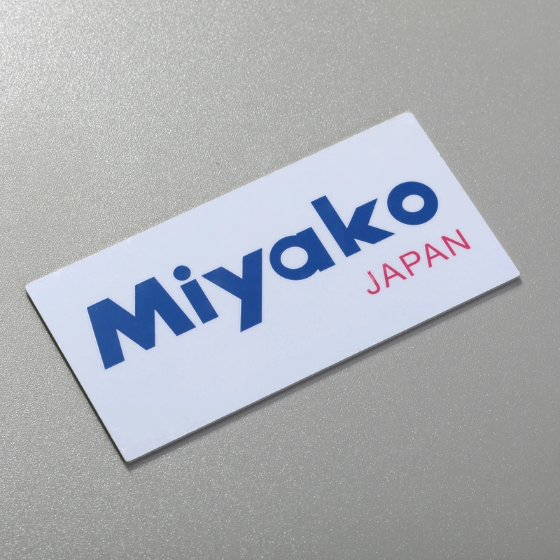 Etiqueta de aluminio en relieve adhesiva con logotipo de metal ecológico