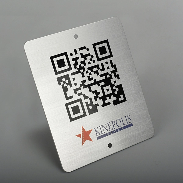 Etiqueta de aluminio con código QR.