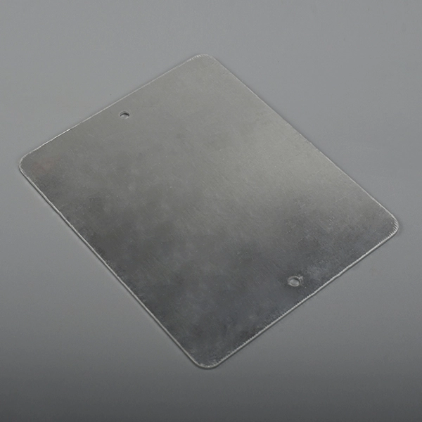 Etiqueta de aluminio con código QR.