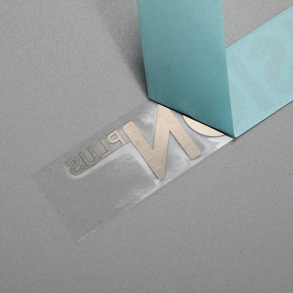 Transferir pegatina con logotipo de metal